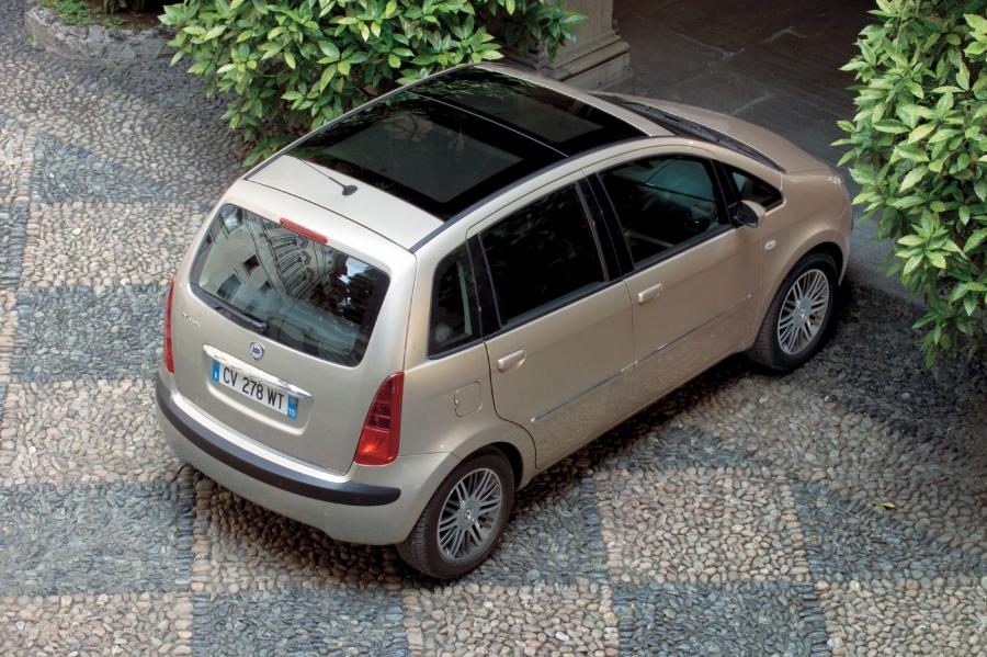  Lancia Musa (350) 2004 года  (фото 37 из 79)